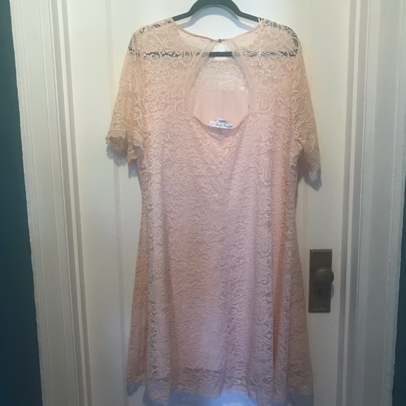 Pink lace shift dress - Picture 4 of 4